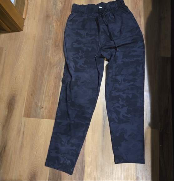 Lululemon joggers - Picture 1 of 5
